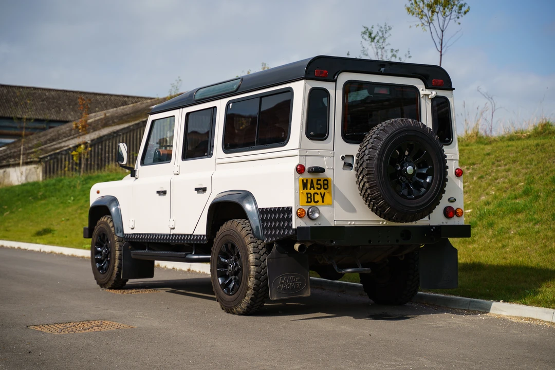 2009 Land Rover Defender 110 - Image 9 of 31