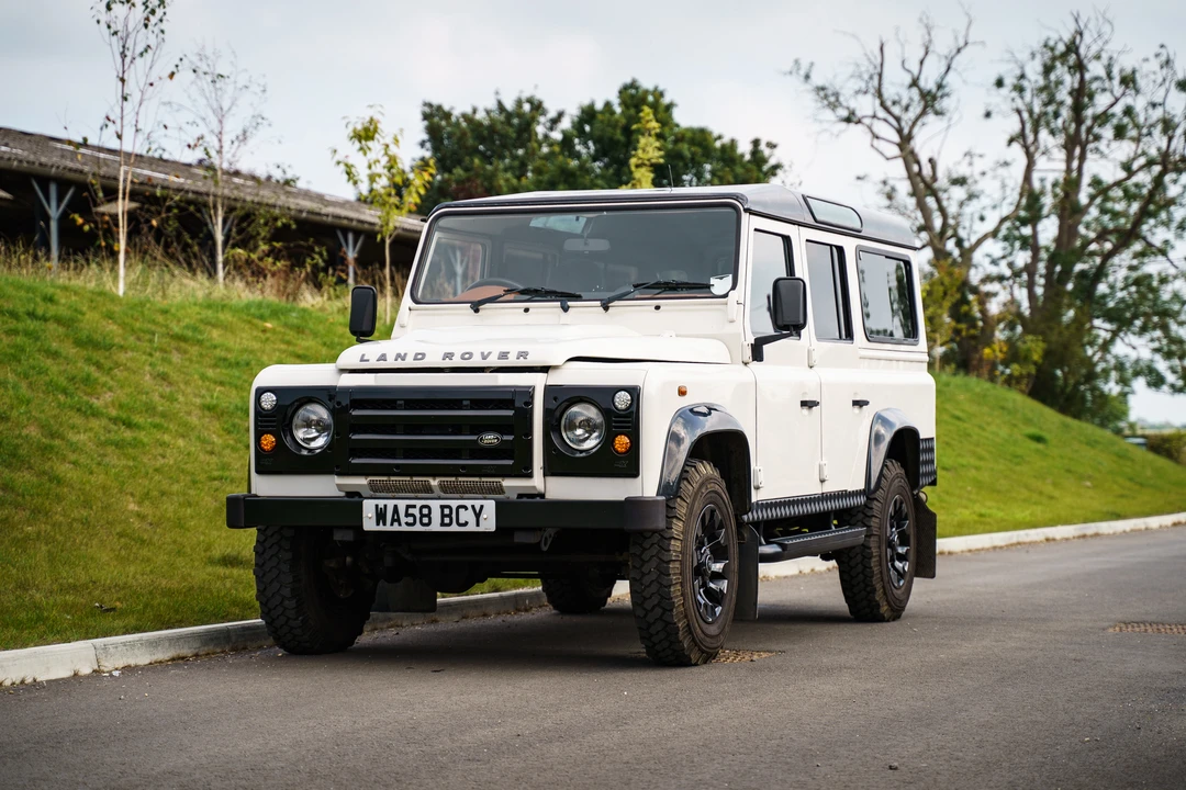 2009 Land Rover Defender 110 - Image 11 of 31