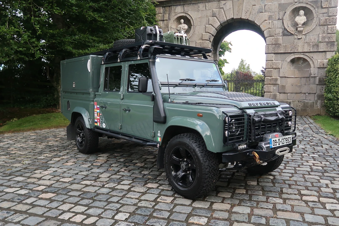 2009 Land Rover Defender 130 - Image 2 of 2