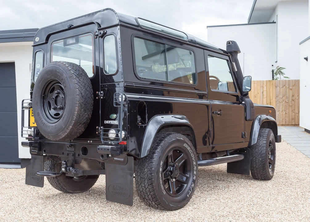 2009 Land Rover Defender 90 - Image 7 of 31