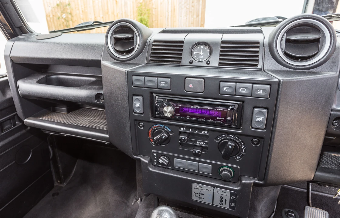 2009 Land Rover Defender 90 - Image 18 of 31