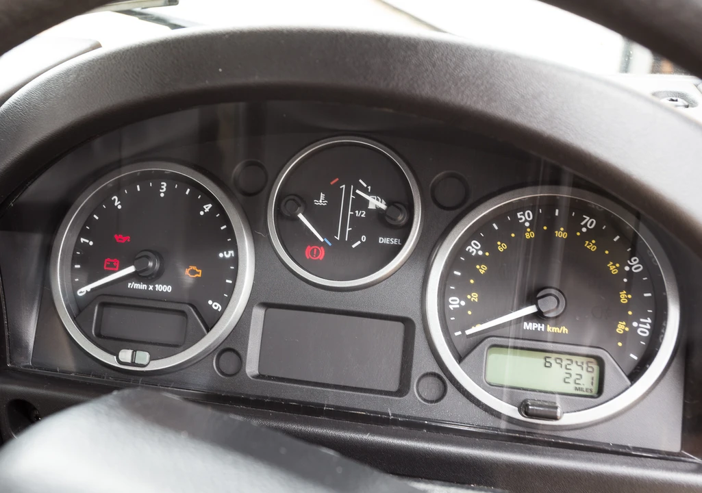 2009 Land Rover Defender 90 - Image 19 of 31