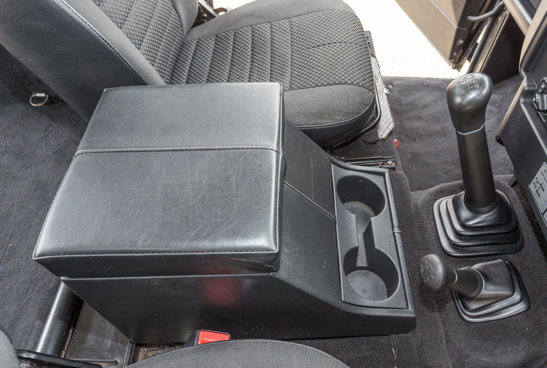 2009 Land Rover Defender 90 - Image 20 of 31