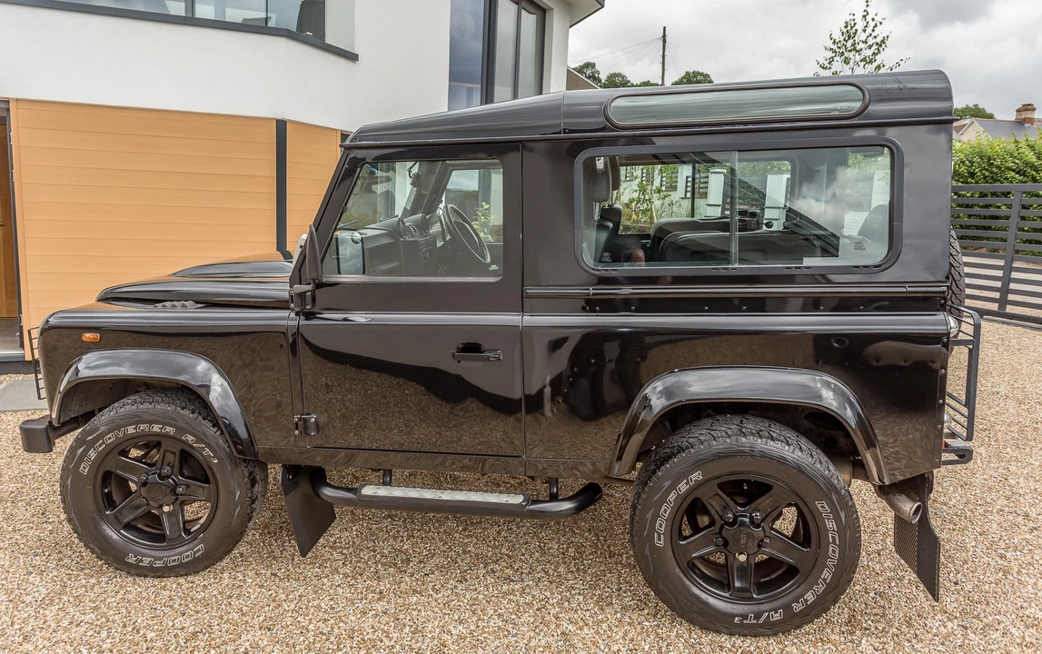 2009 Land Rover Defender 90 - Image 9 of 31