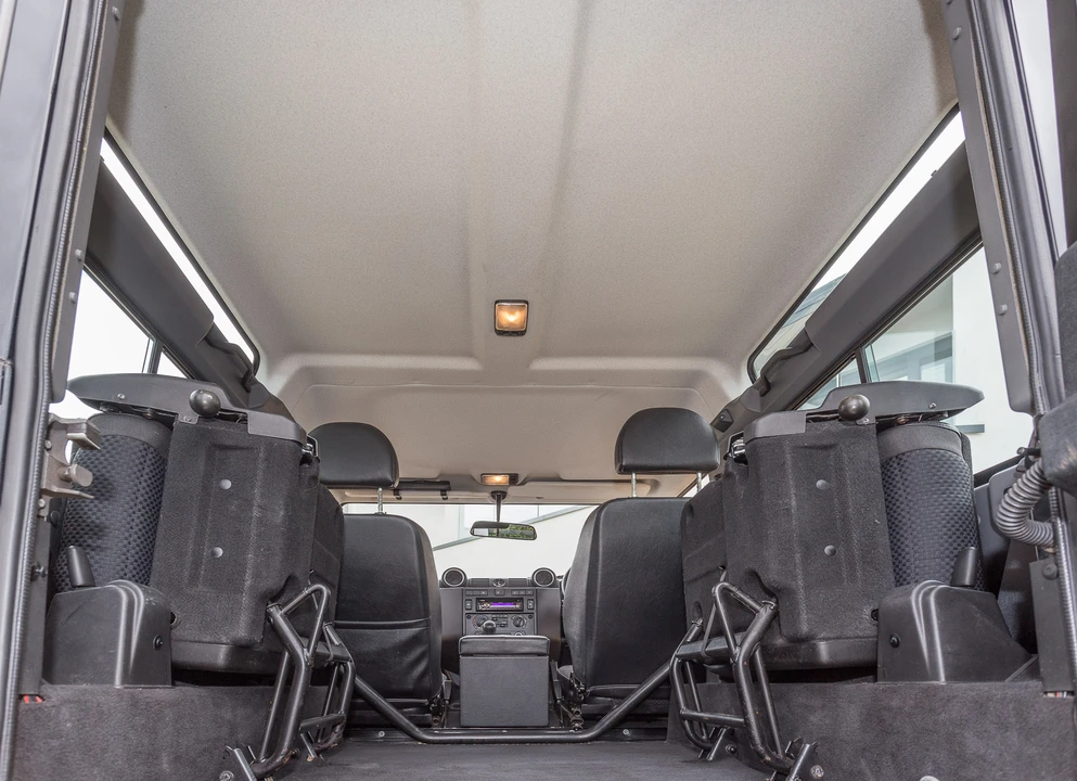 2009 Land Rover Defender 90 - Image 22 of 31