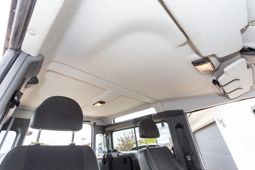 2009 Land Rover Defender 90 - Image 23 of 31