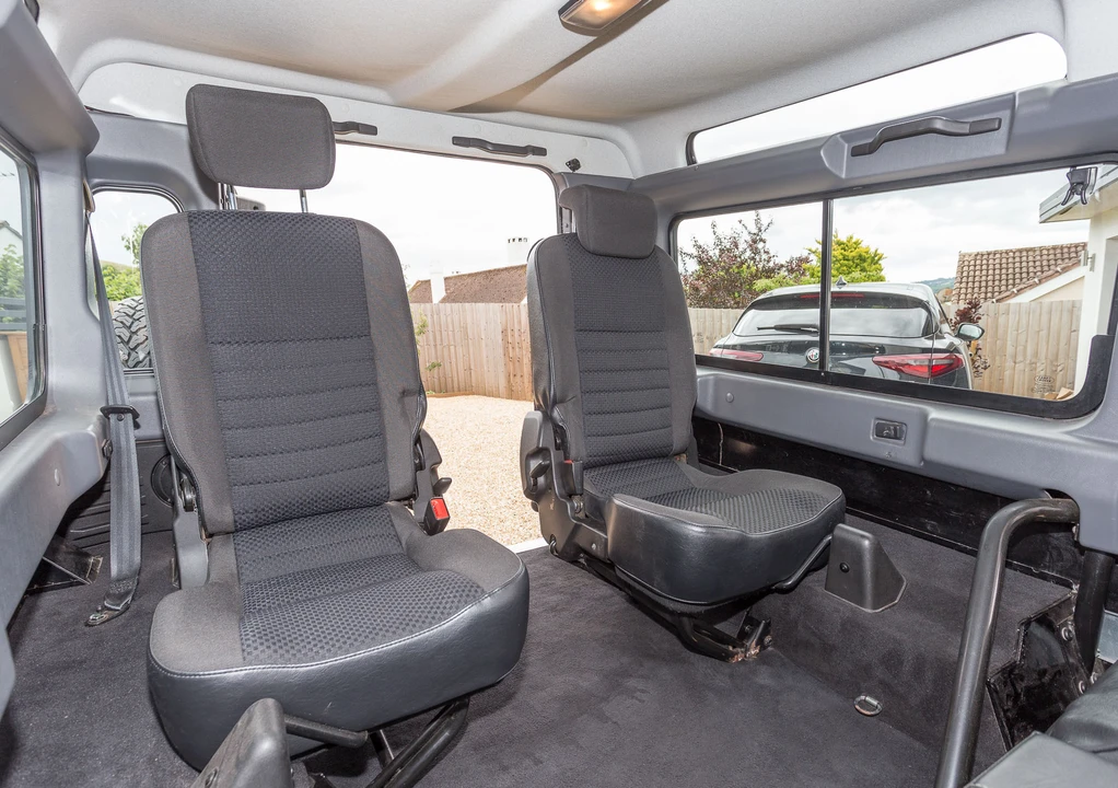 2009 Land Rover Defender 90 - Image 25 of 31