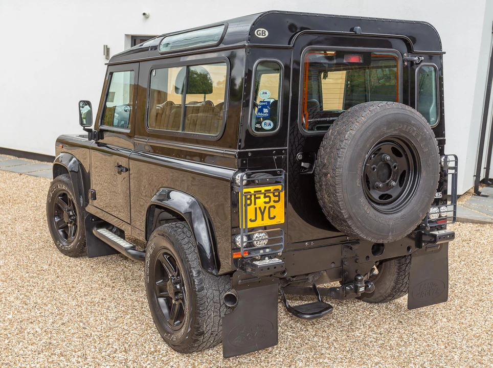 2009 Land Rover Defender 90 - Image 10 of 31