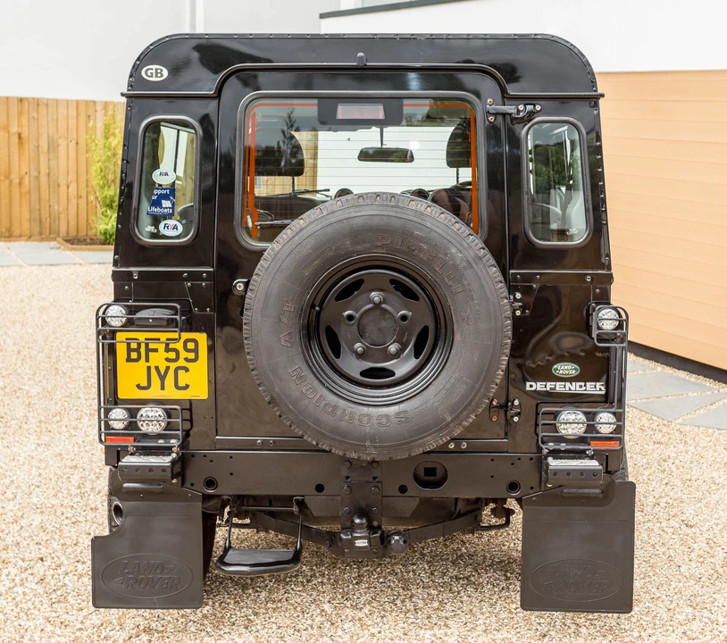 2009 Land Rover Defender 90 - Image 11 of 31