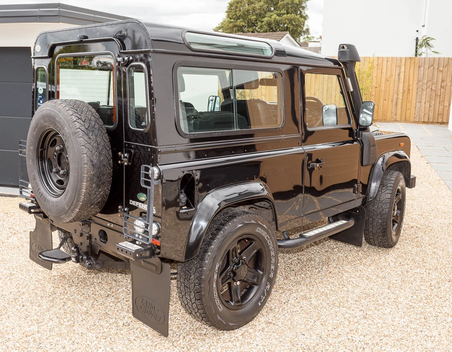 2009 Land Rover Defender 90 - Image 12 of 31