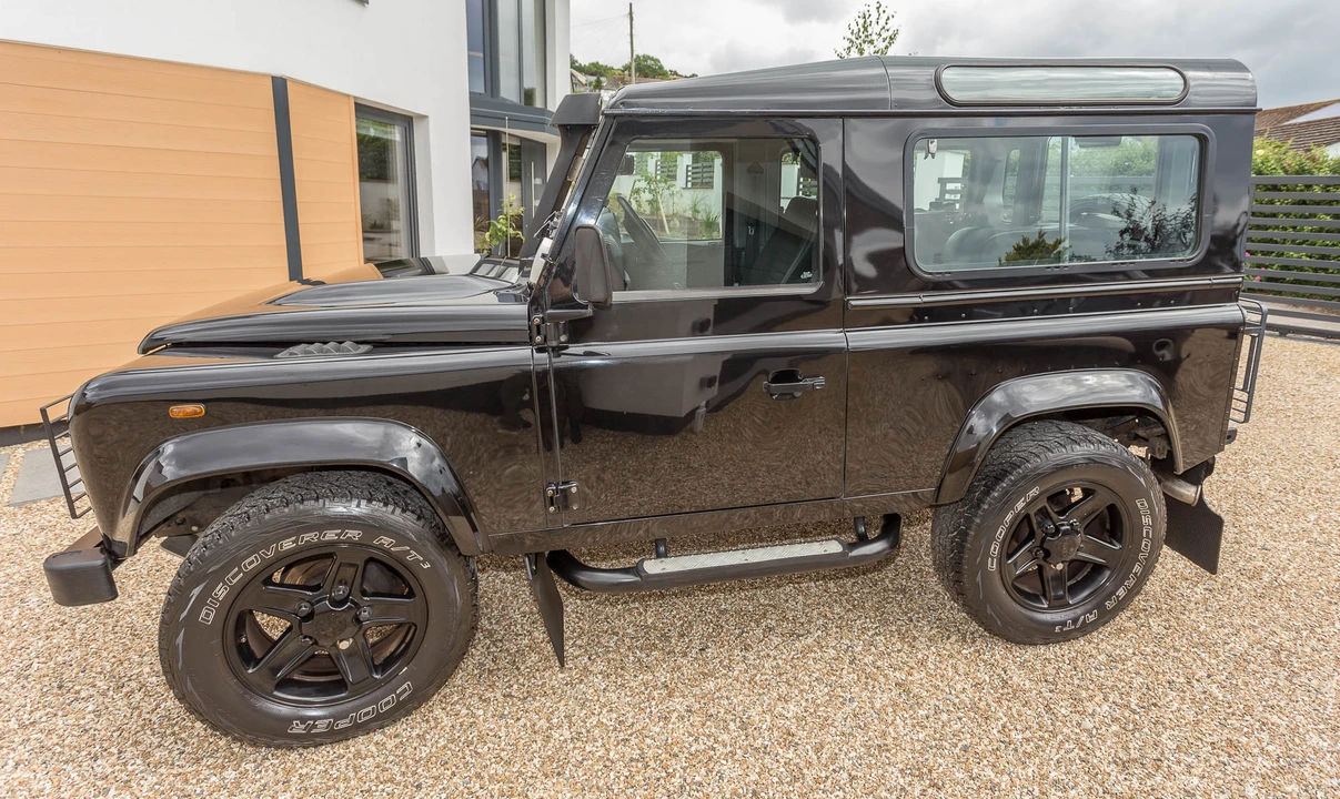2009 Land Rover Defender 90 - Image 13 of 31