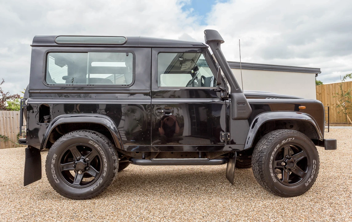2009 Land Rover Defender 90 - Image 15 of 31