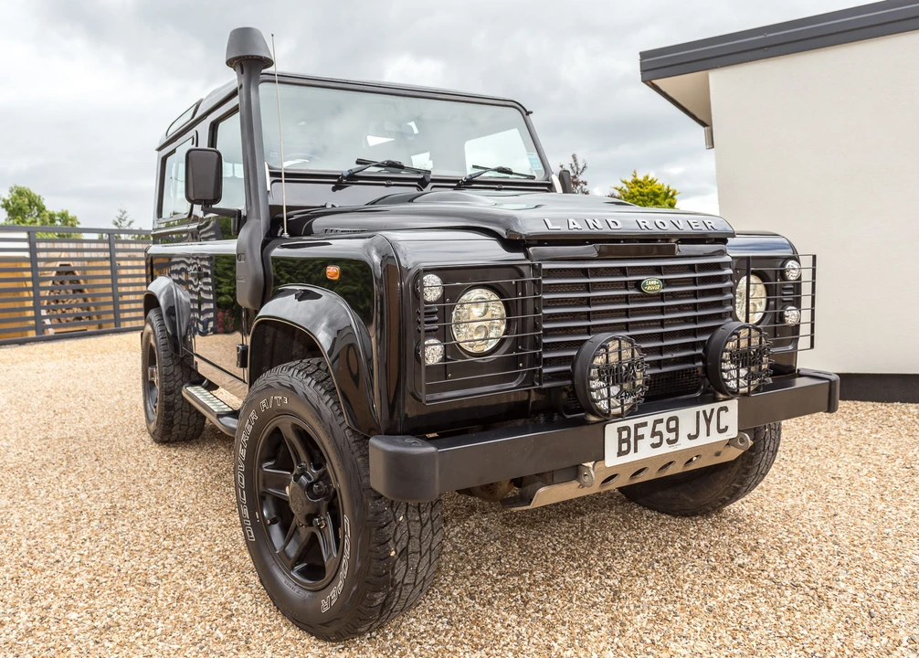 2009 Land Rover Defender 90 - Image 14 of 31