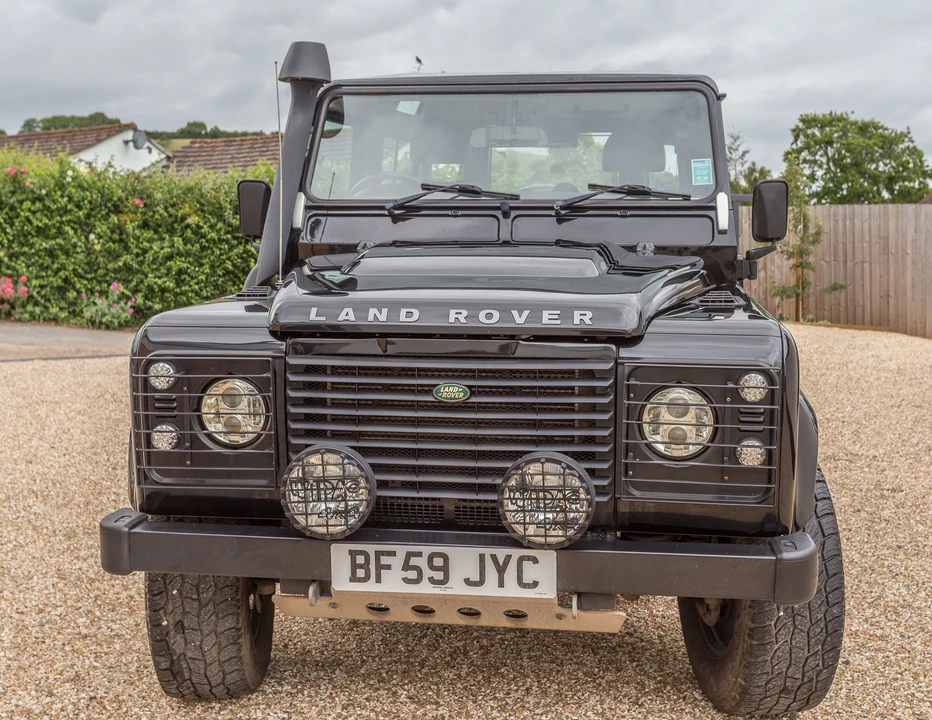 2009 Land Rover Defender 90 - Image 5 of 31