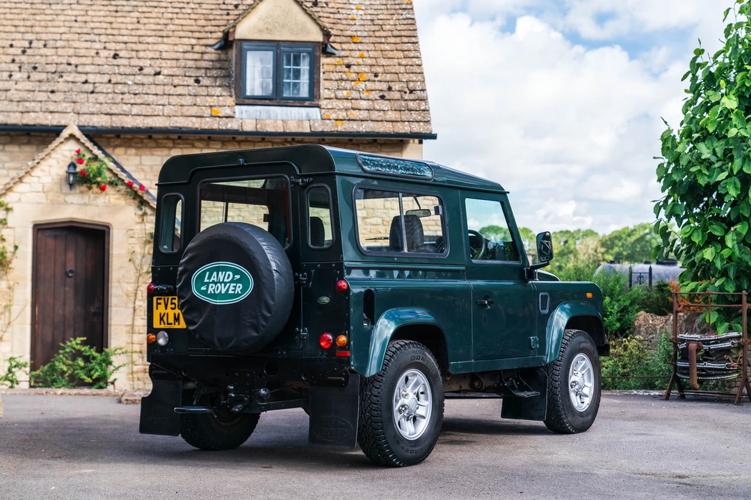 2009 Land Rover Defender 90 - Image 14 of 31