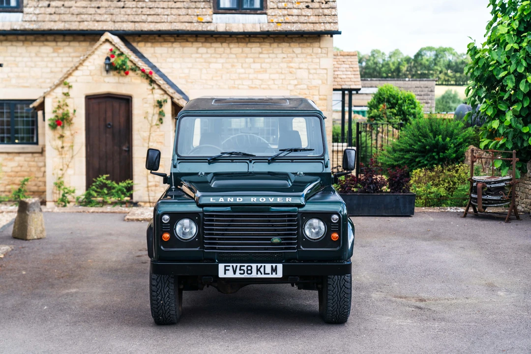 2009 Land Rover Defender 90 - Image 11 of 31