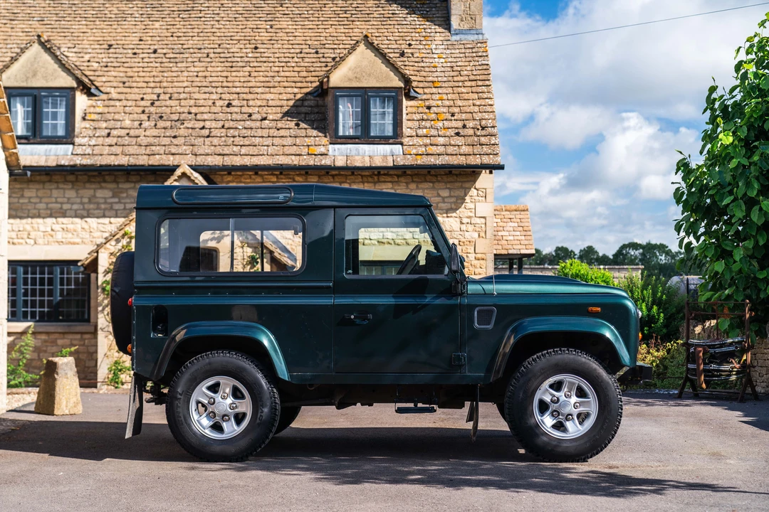 2009 Land Rover Defender 90 - Image 5 of 31