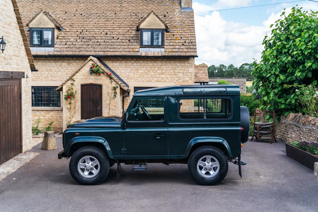 2009 Land Rover Defender 90 - Image 9 of 31