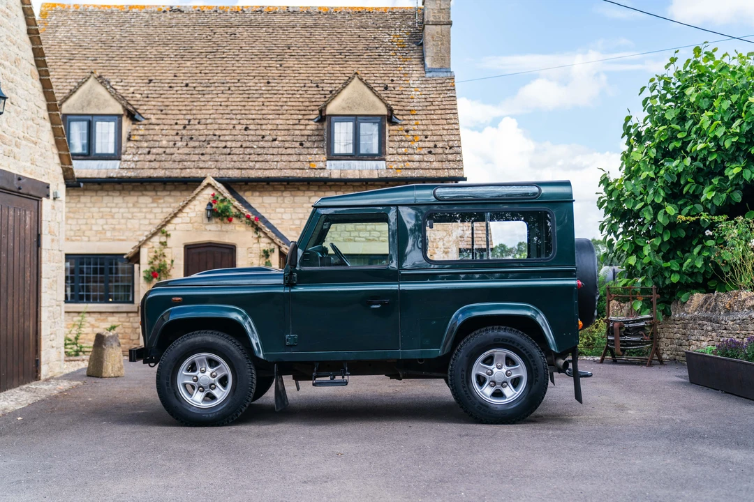 2009 Land Rover Defender 90 - Image 17 of 31