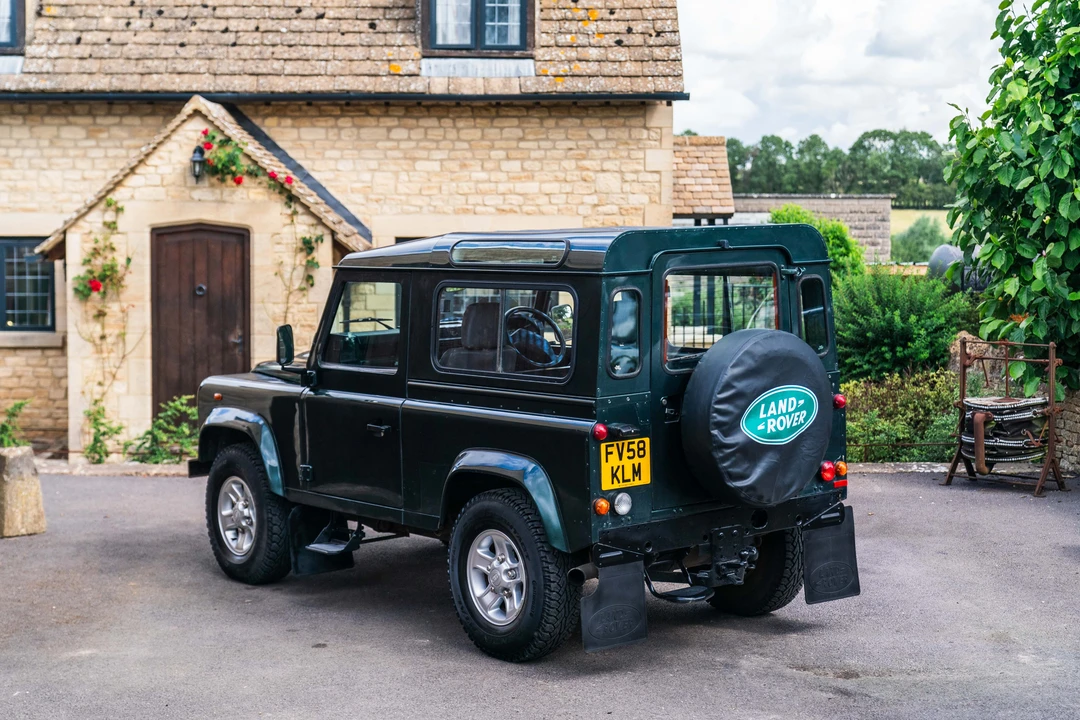 2009 Land Rover Defender 90 - Image 16 of 31