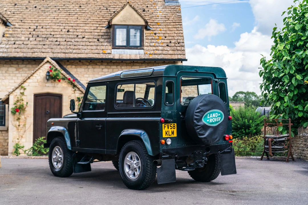 2009 Land Rover Defender 90 - Image 8 of 31