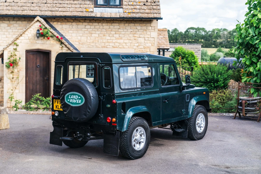 2009 Land Rover Defender 90 - Image 6 of 31