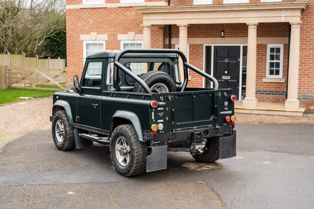 2009 Land Rover Defender 90 - Image 8 of 31
