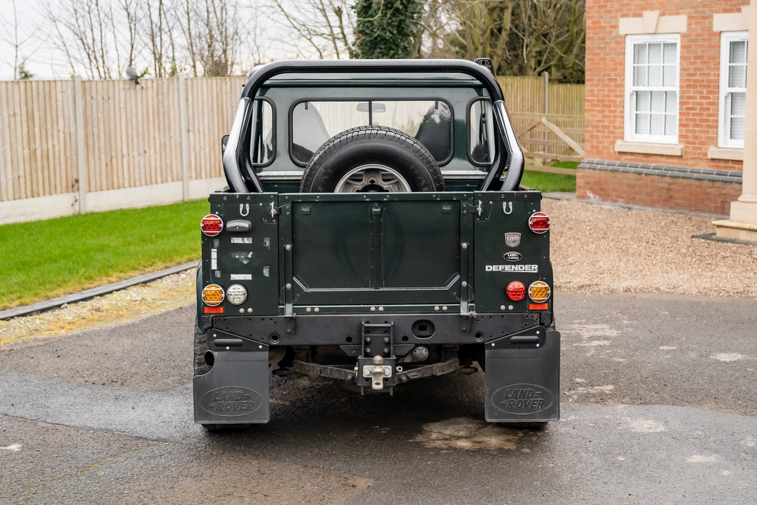 2009 Land Rover Defender 90 - Image 14 of 31