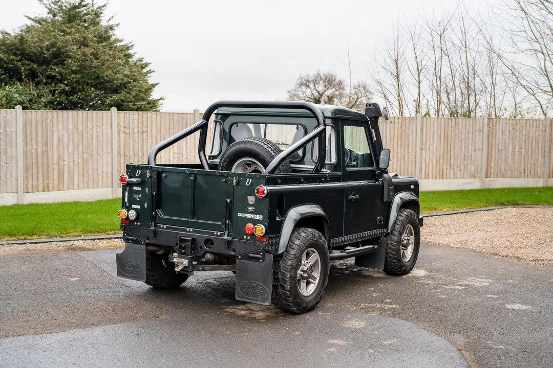 2009 Land Rover Defender 90 - Image 13 of 31