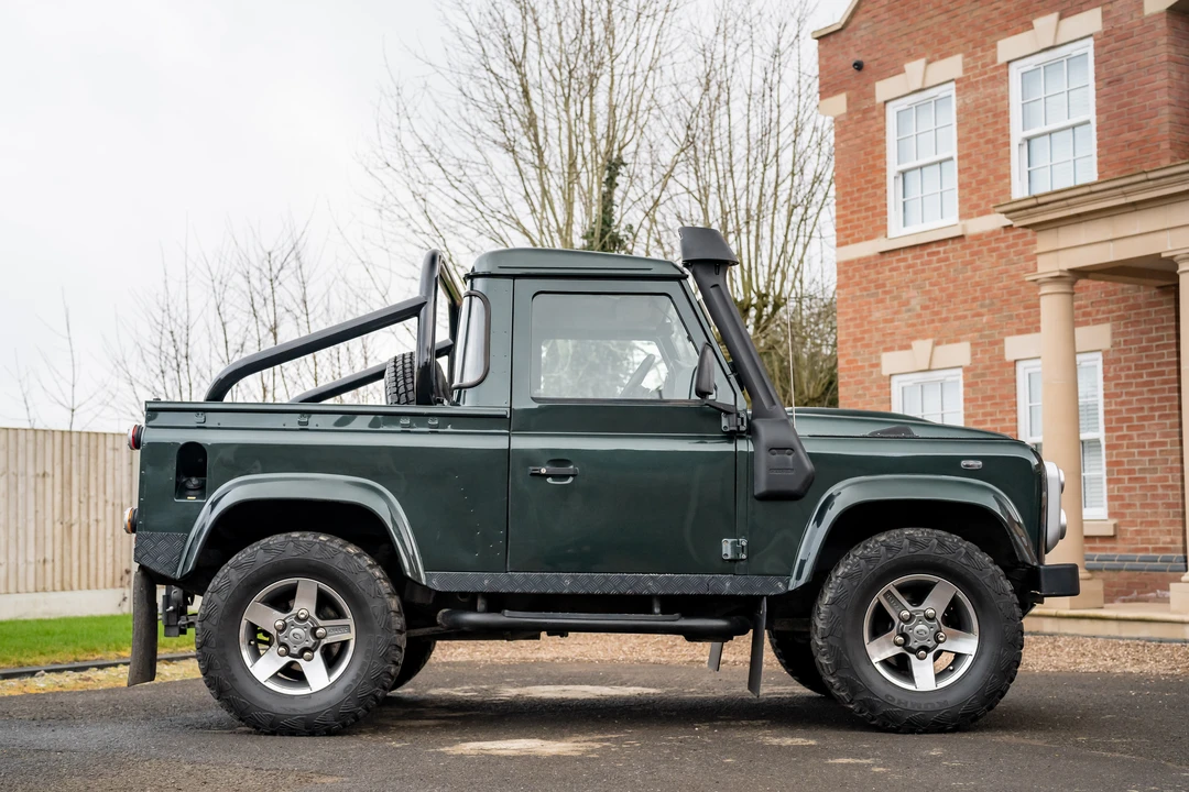 2009 Land Rover Defender 90 - Image 5 of 31