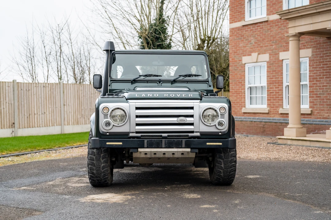 2009 Land Rover Defender 90 - Image 3 of 31