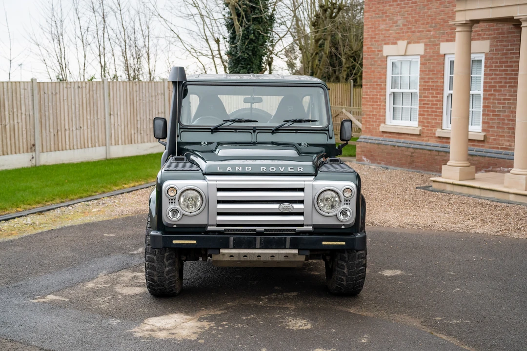 2009 Land Rover Defender 90 - Image 11 of 31