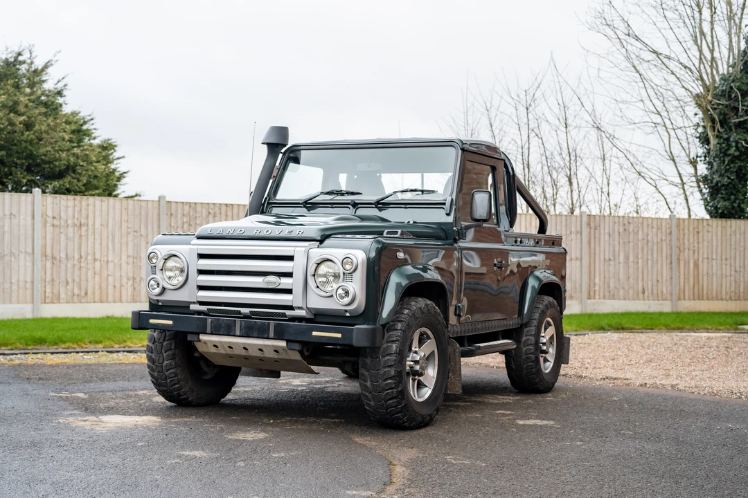 2009 Land Rover Defender 90 - Image 16 of 31