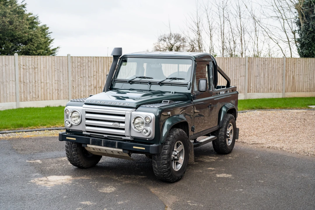 2009 Land Rover Defender 90 - Image 10 of 31