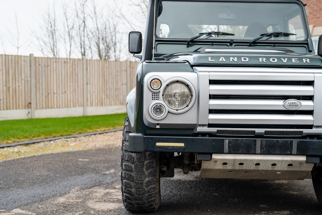 2009 Land Rover Defender 90 - Image 17 of 31