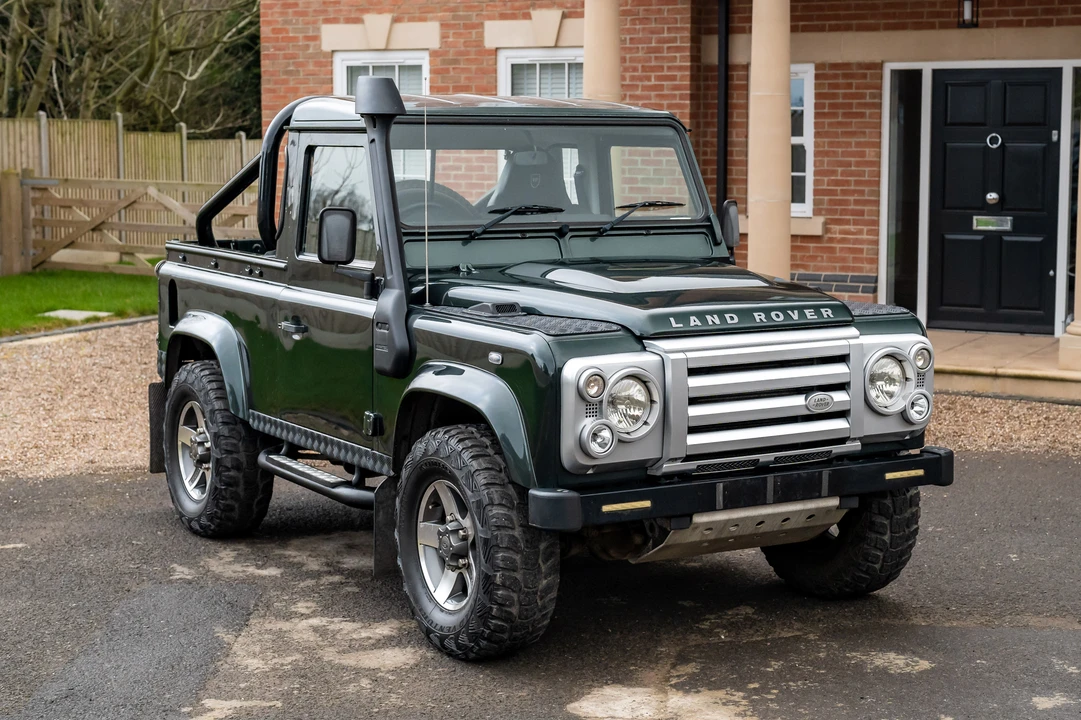 2009 Land Rover Defender 90 - Image 2 of 31