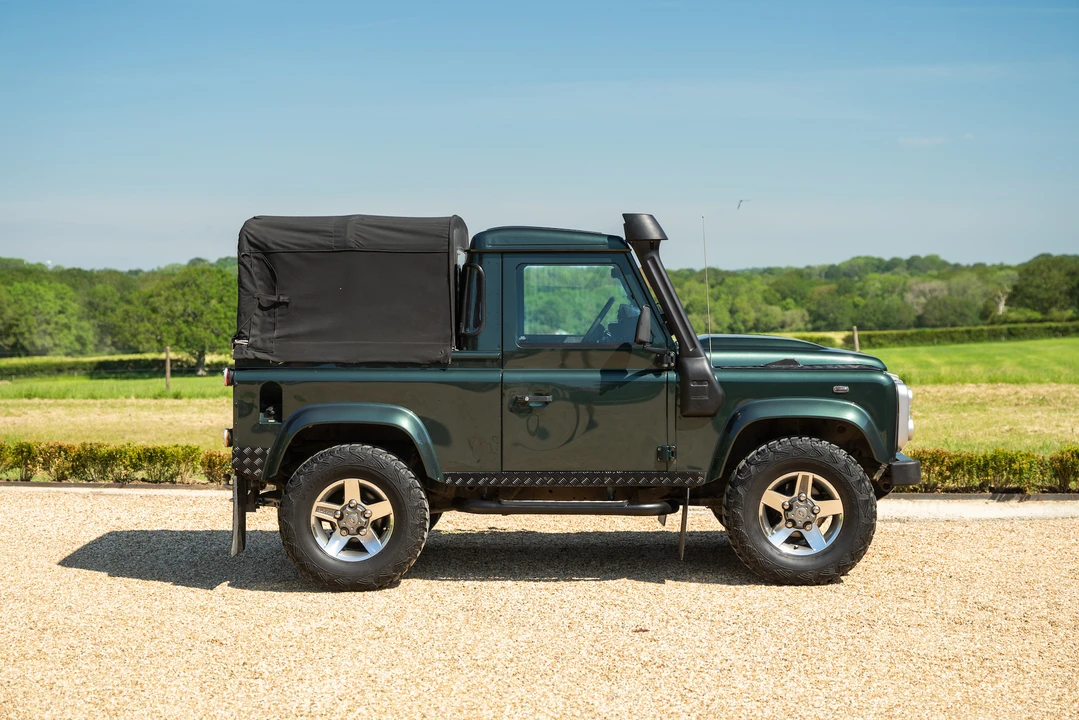 2009 Land Rover Defender 90 - Image 6 of 31