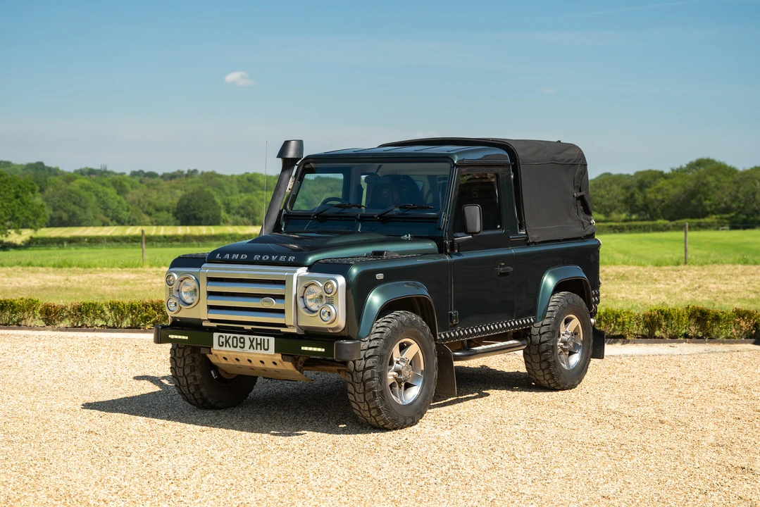 2009 Land Rover Defender 90 - Image 11 of 31