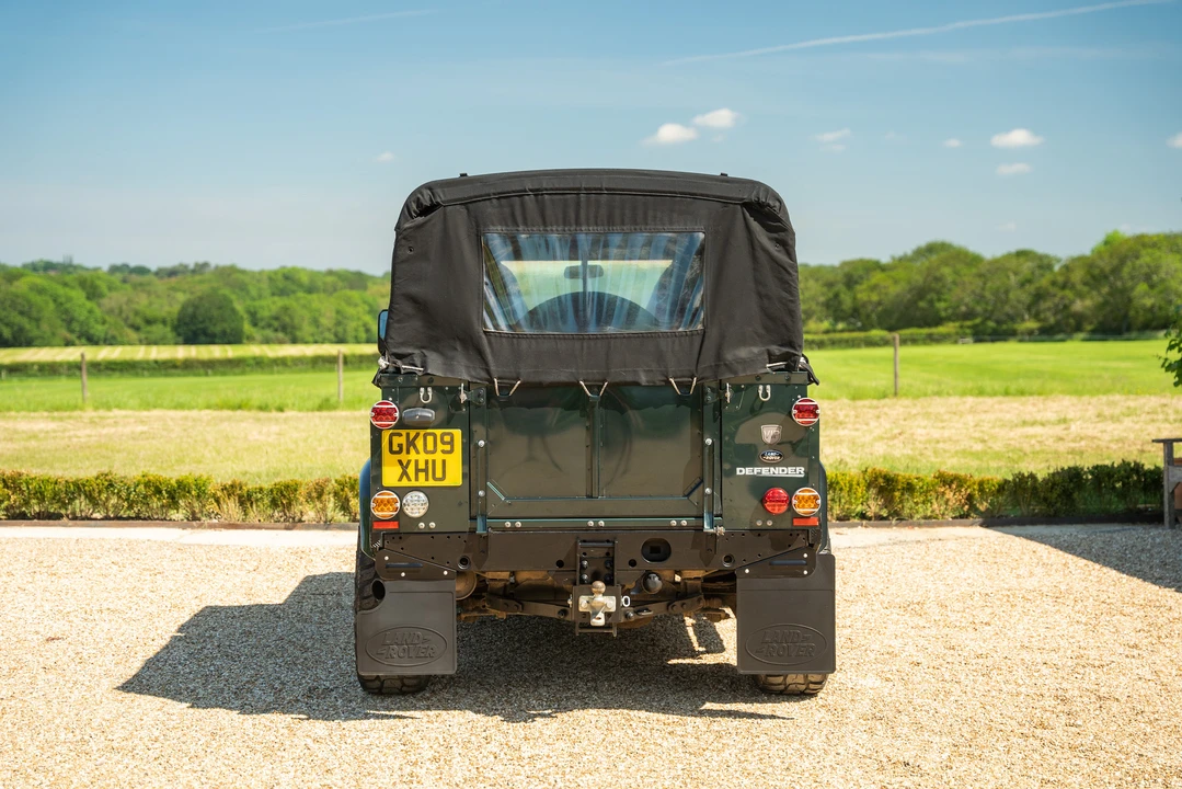 2009 Land Rover Defender 90 - Image 8 of 31