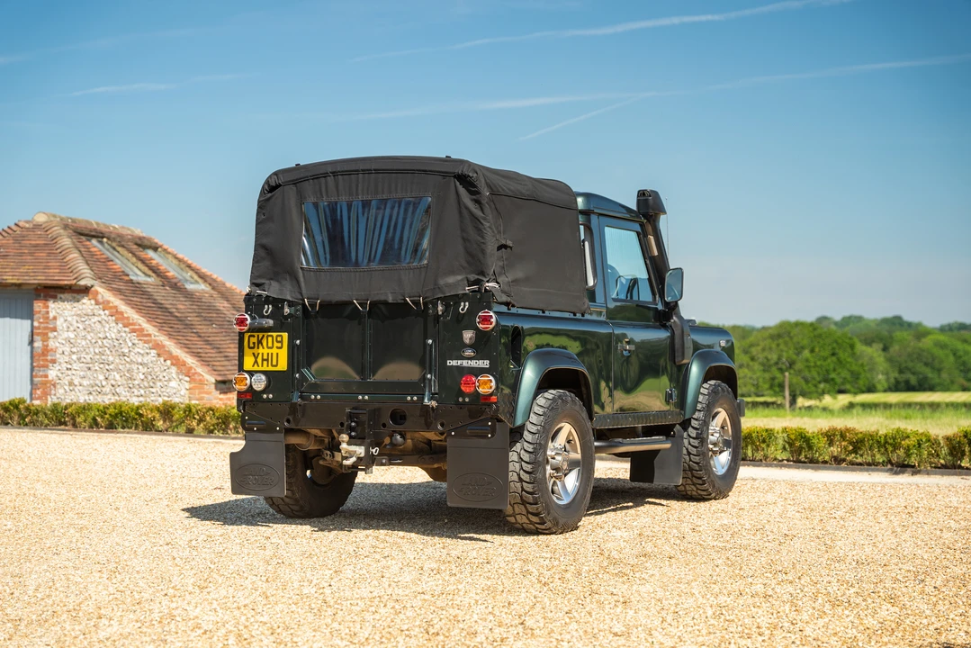 2009 Land Rover Defender 90 - Image 7 of 31