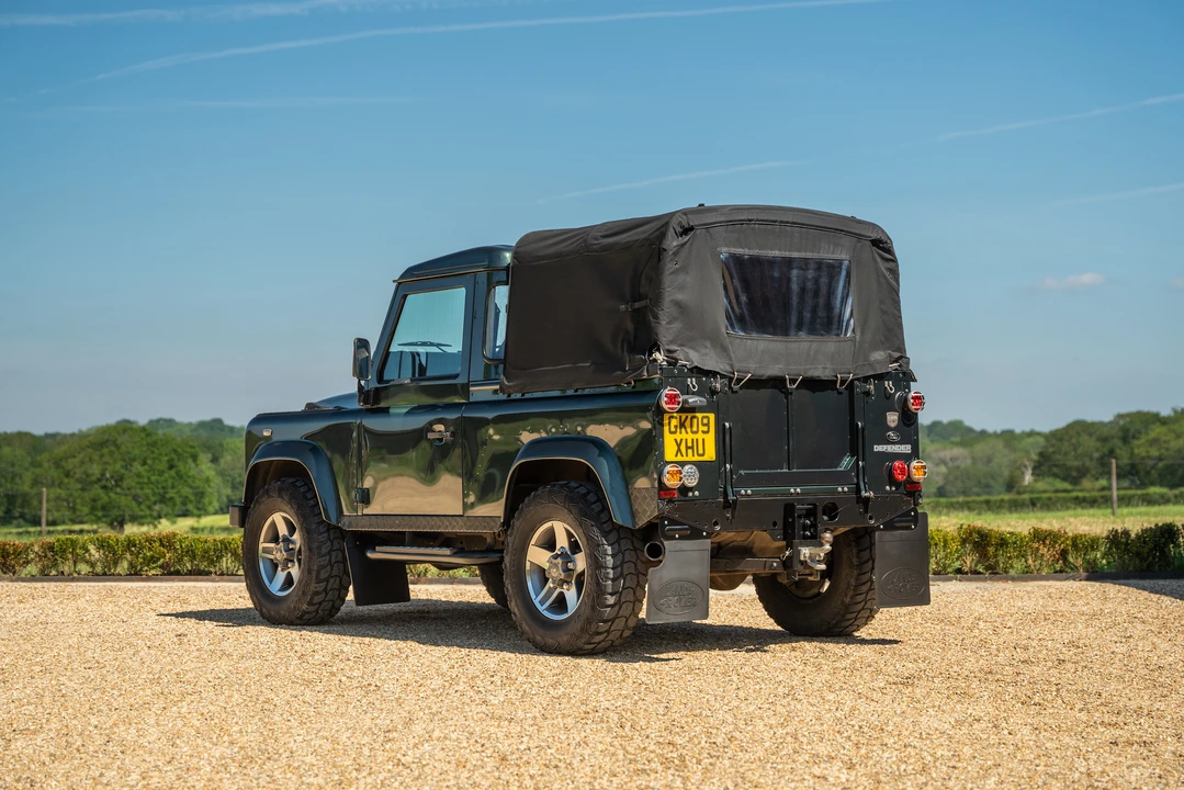 2009 Land Rover Defender 90 - Image 9 of 31