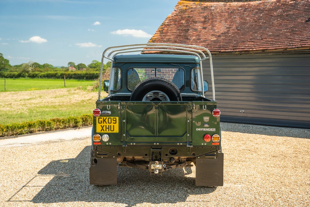 2009 Land Rover Defender 90 - Image 16 of 31