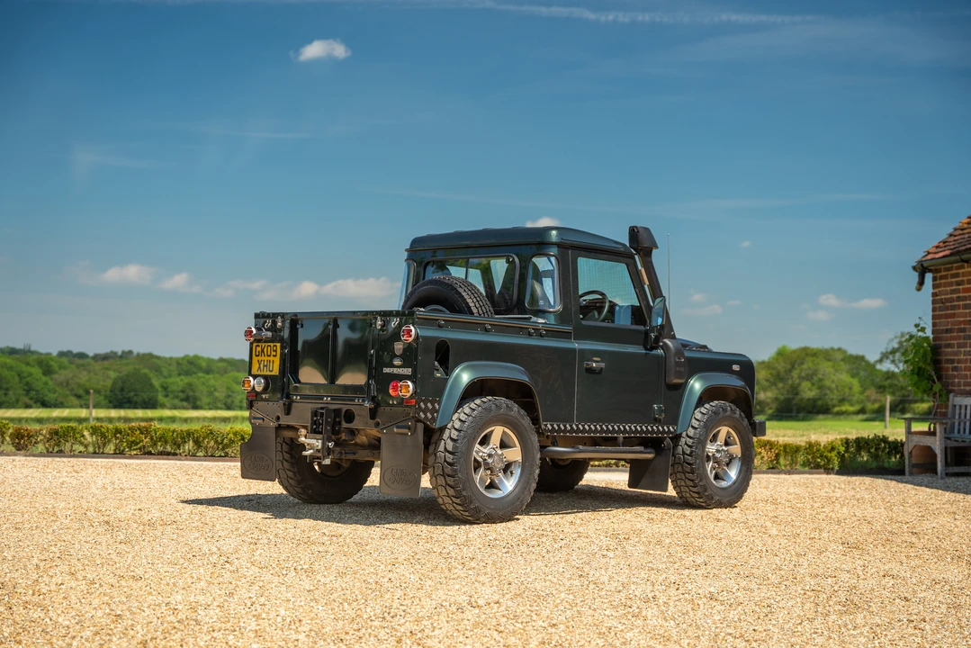 2009 Land Rover Defender 90 - Image 15 of 31