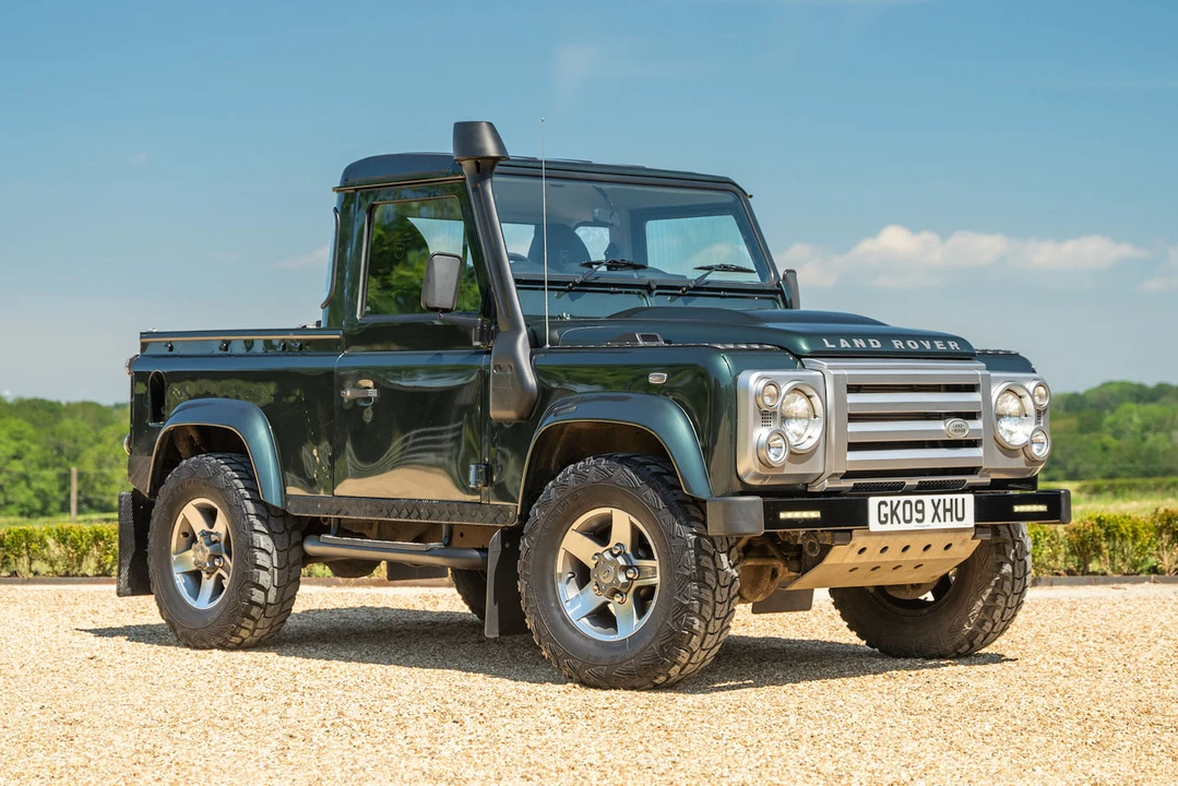 2009 Land Rover Defender 90 - Image 2 of 31