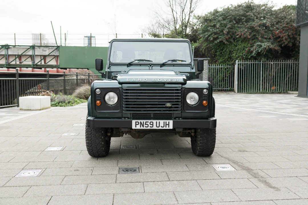 2009 Land Rover Defender 90 - Image 3 of 31