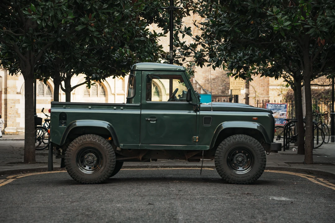 2009 Land Rover Defender 90 - Image 5 of 31