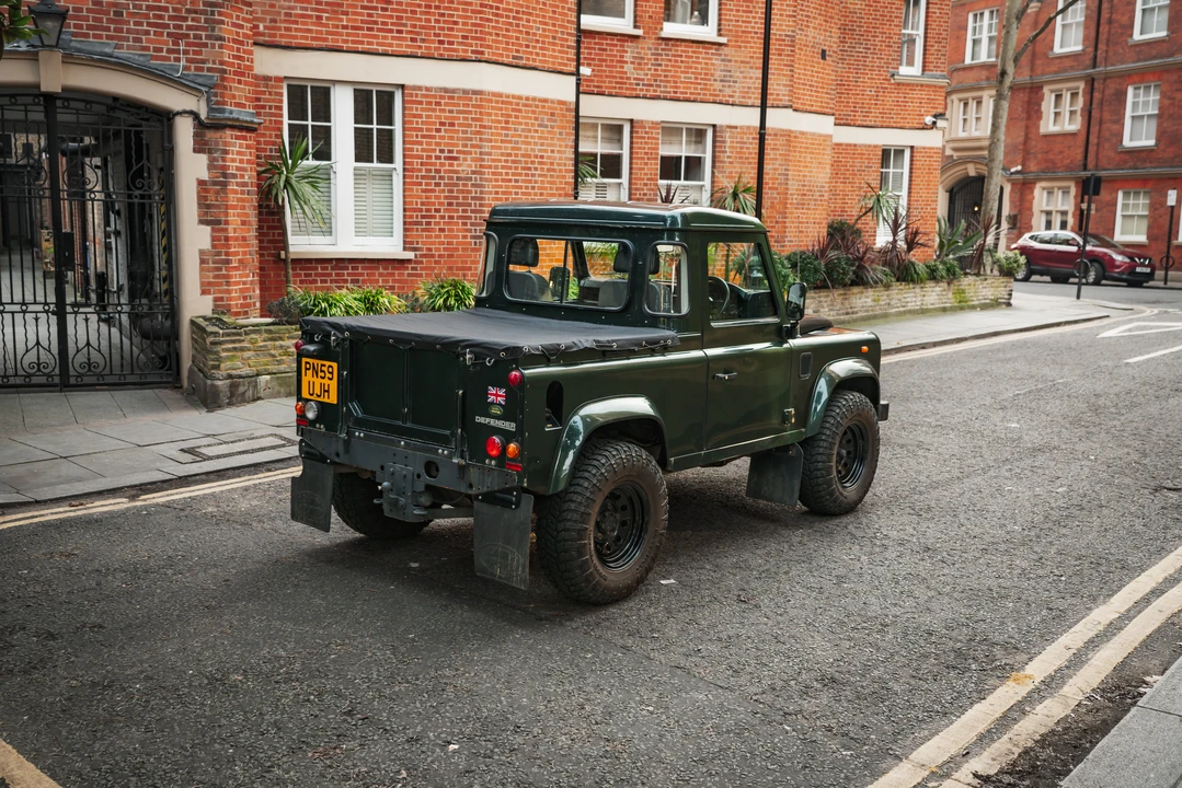 2009 Land Rover Defender 90 - Image 6 of 31