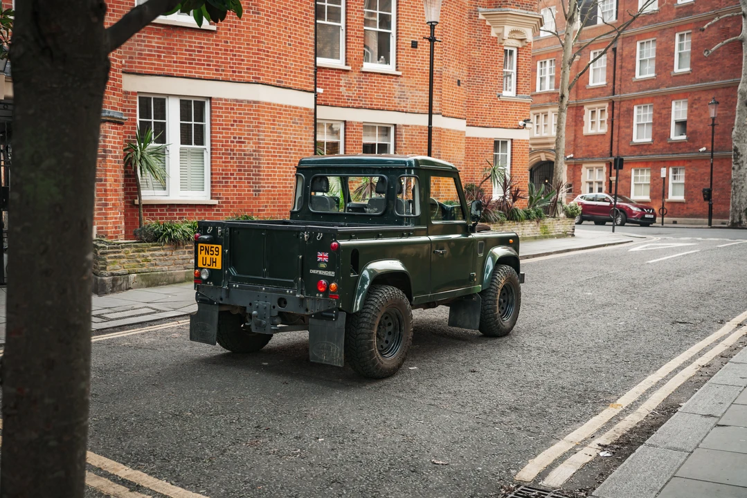 2009 Land Rover Defender 90 - Image 14 of 31