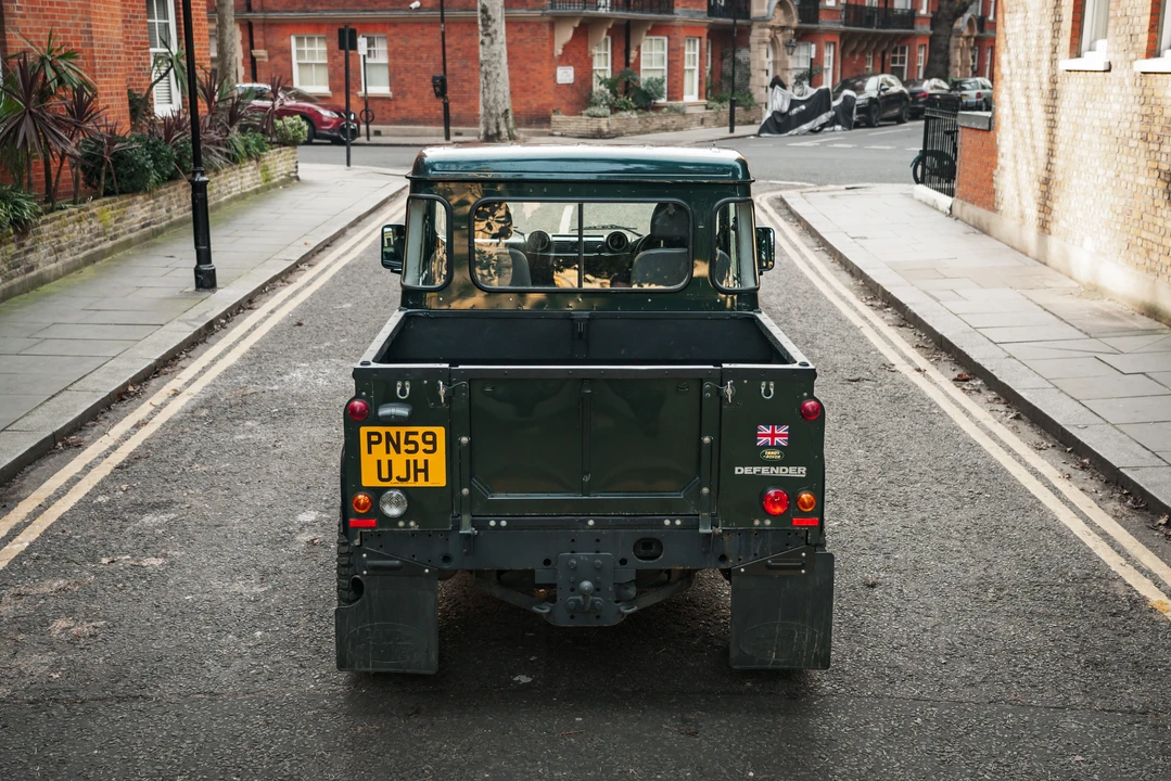 2009 Land Rover Defender 90 - Image 7 of 31