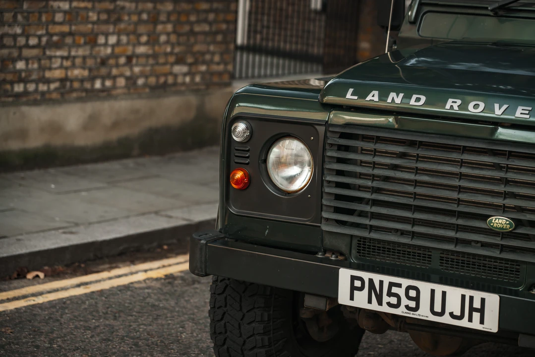 2009 Land Rover Defender 90 - Image 18 of 31